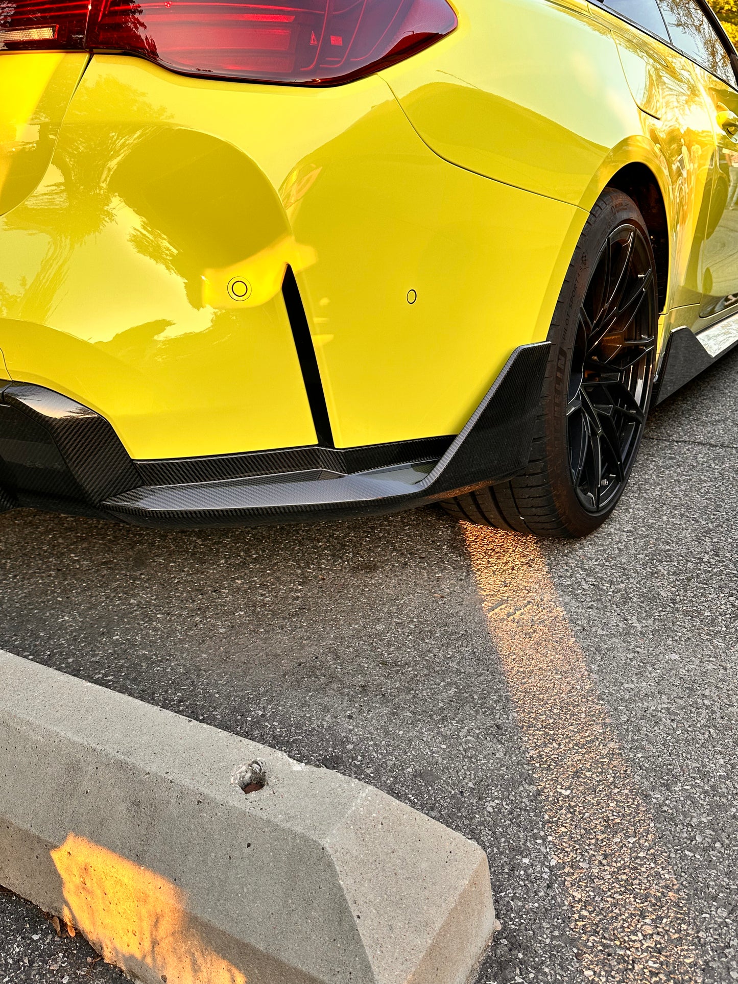 BMW G82 M4 MP style Wet Carbon Fiber Rear Corner Splitters